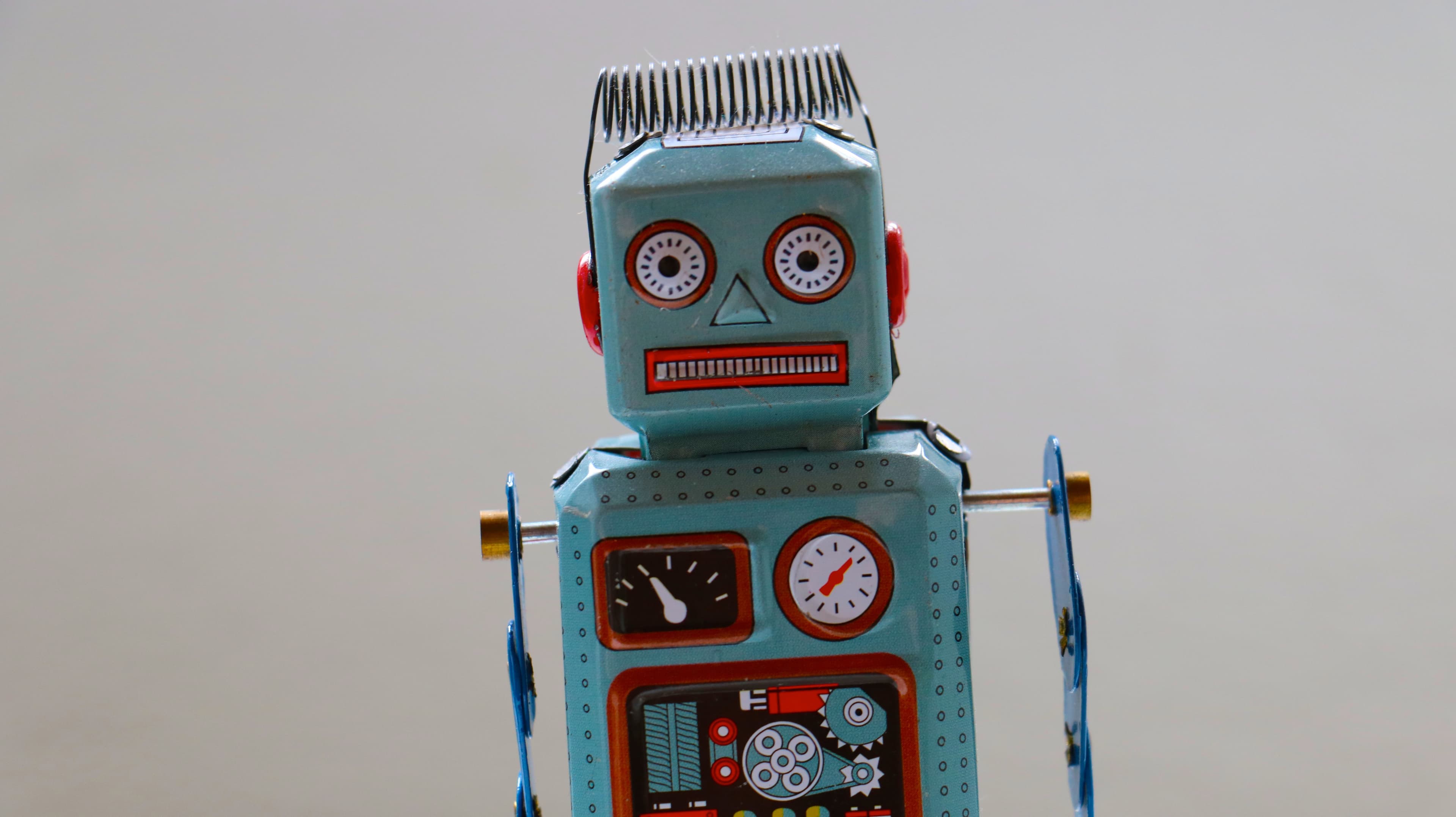 Detail eines klassischen Robotermodells als Symbol für die Robotik-Ausbildung